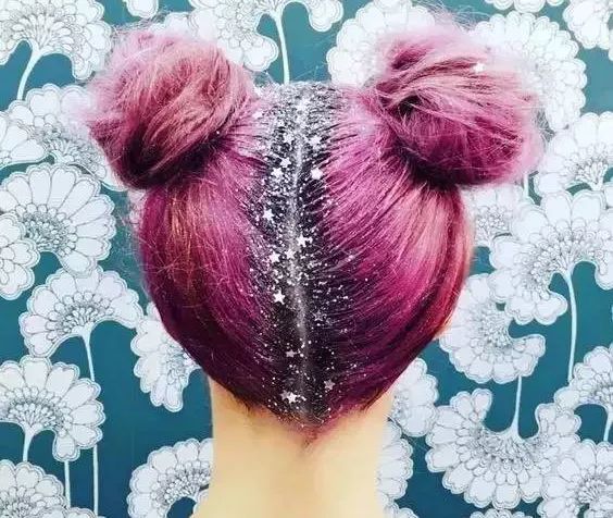 赵薇曾经凭借一部还珠格格而爆火,赵薇1998年和还珠格格的不解之缘