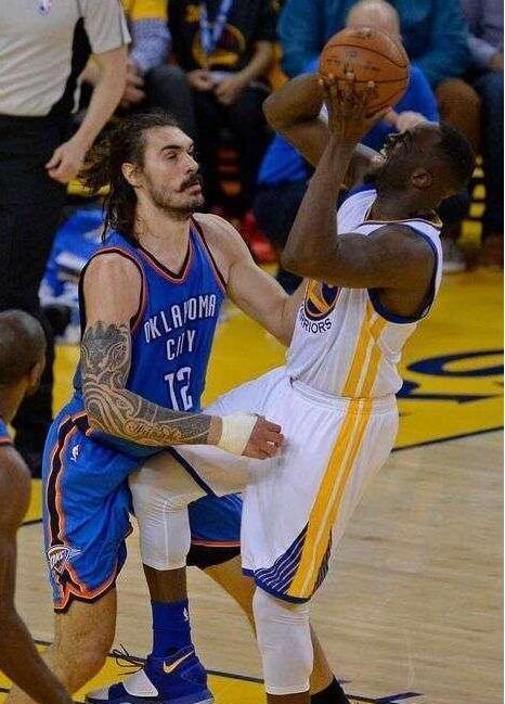 格林踢亚当斯完整视频,格林踢伤亚当斯视频