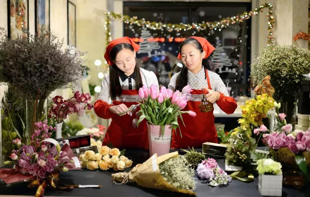 姑娘打工赚20万,70后大姐公开月入5000元副业