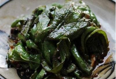 擂辣椒用火烧还是油煎,擂辣椒要放什么调料