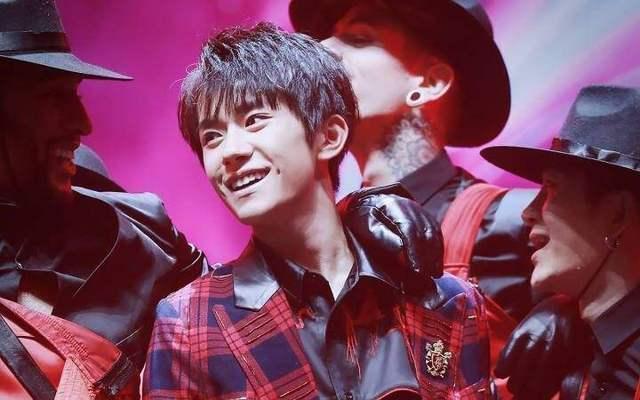 易烊千玺蔡徐坤网络对比,易烊千玺和蔡徐坤的同框对比