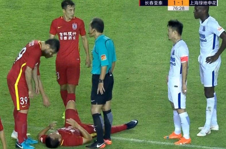 登巴巴发表什么言论,登巴巴被种族歧视