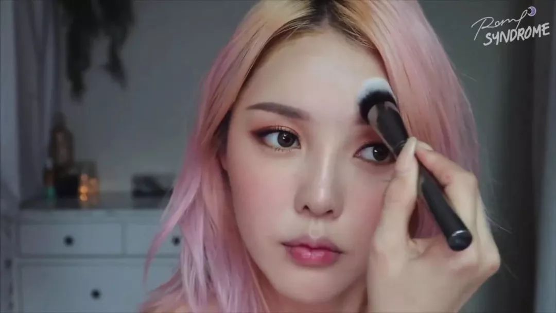 pony推荐精致眼妆,pony化妆技巧视频