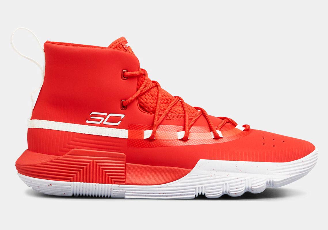 双重缓震科技篮球鞋,库里新战靴curry2.5