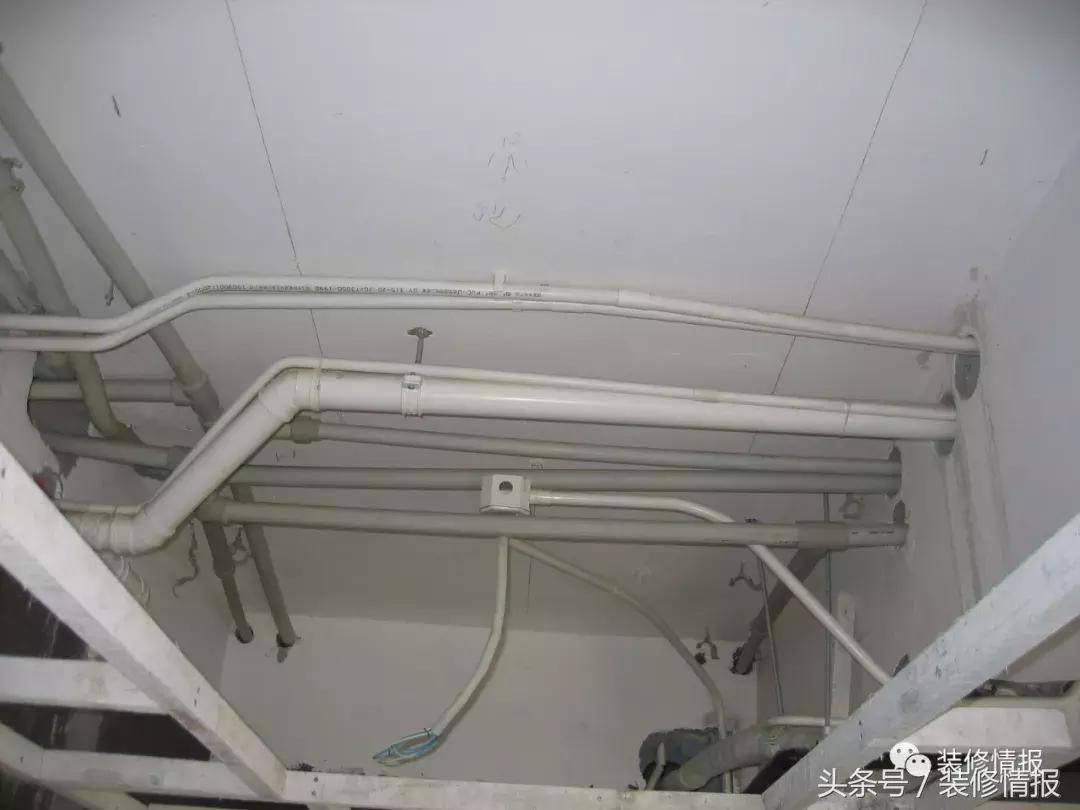 铺完瓷砖不是特别平整,瓷砖铺贴有一点点高低不平