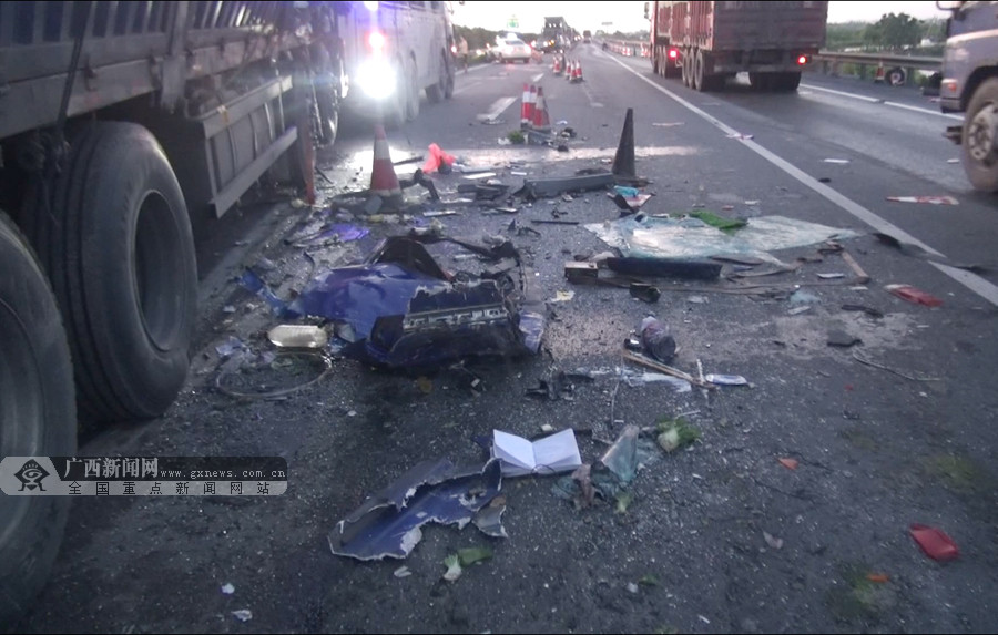 货车追尾致连环撞,两辆货车追尾导致一人死亡