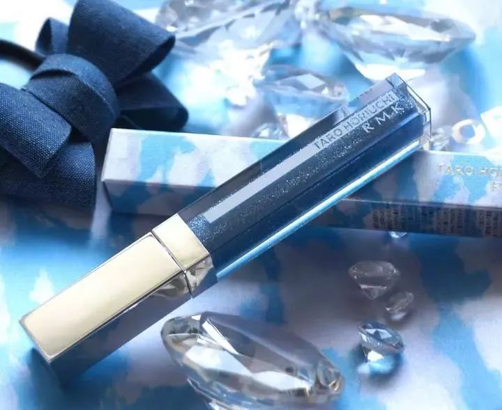 臣妾画了绛唇妆，皇上今晚别走了