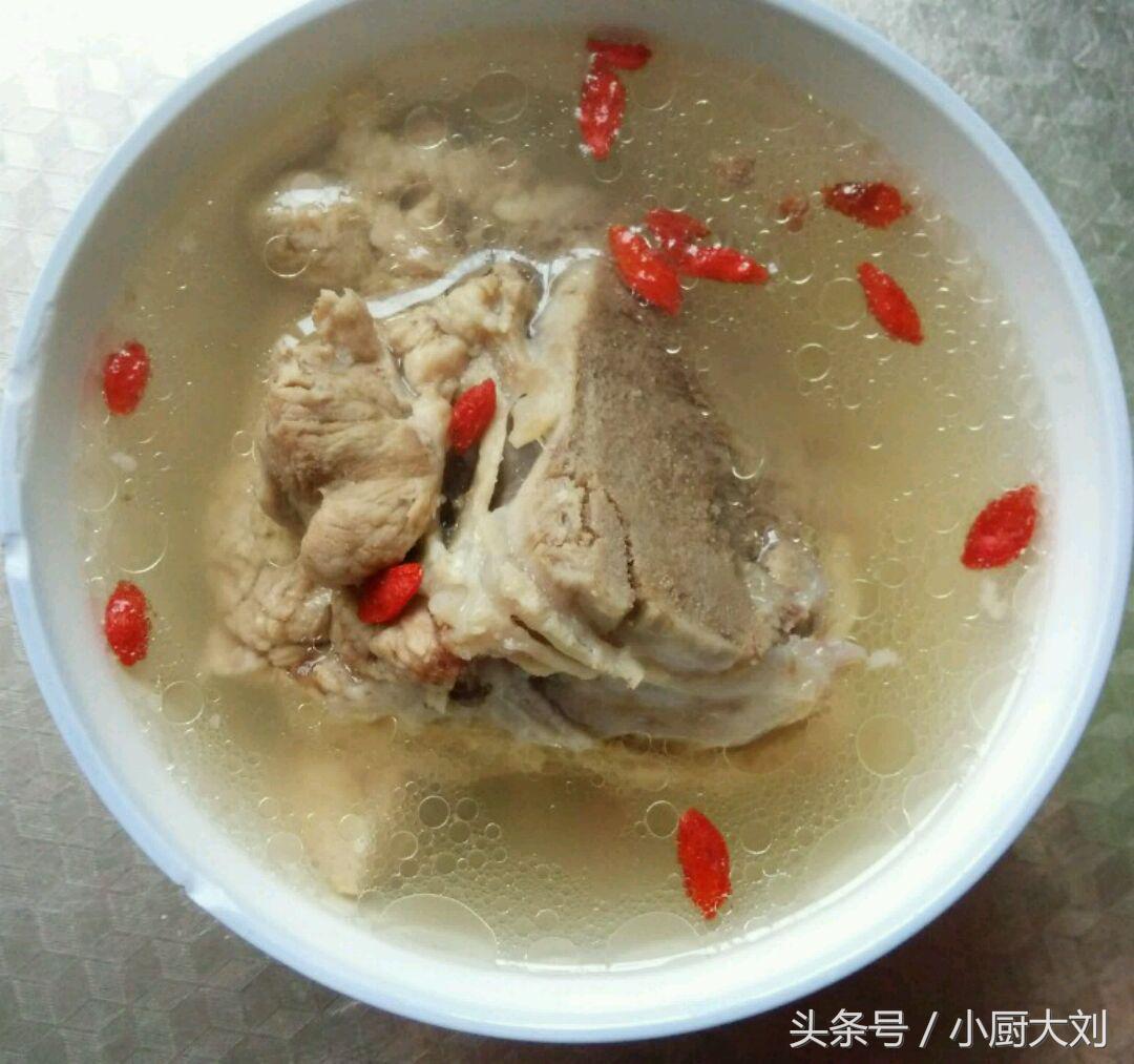 骨头汤怎样快速熬出白汁,如何熬出又白又浓的骨头汤