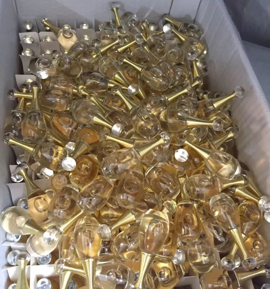 大牌化妆品代购造假,化妆品假代购常用骗术揭秘