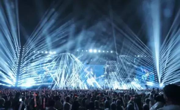 薛之谦在上海参加张学友演唱会,张学友薛之谦清唱