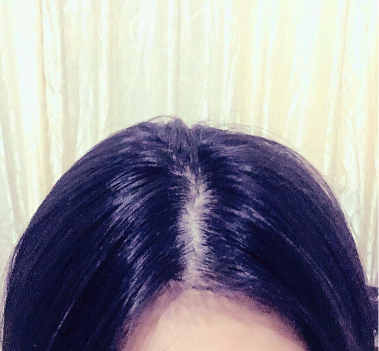 这款“不务正业”散粉，头发、脸上都能用！控油效果100分