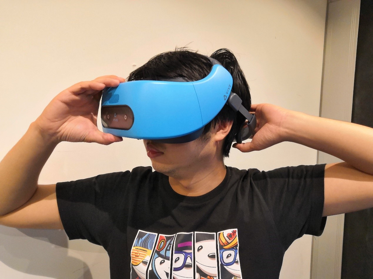 VR看电影哪家强？小米、VIVE、爱奇艺iQUT三款设备亲身体验大横评