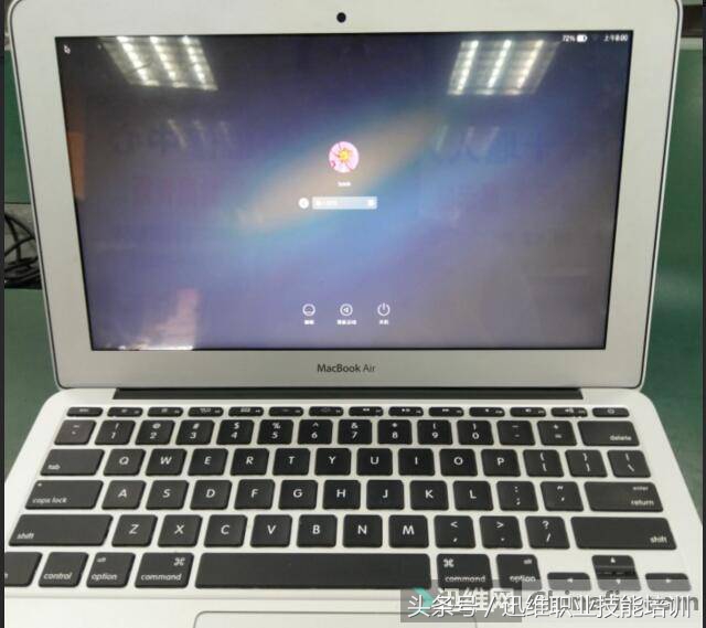 同行邮寄苹果笔记本，开机出现“带问号的文件夹”，大神一根线救活