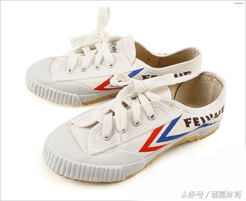 如何给孩子挑选合适的足球鞋,怎么挑选一双合适的足球鞋