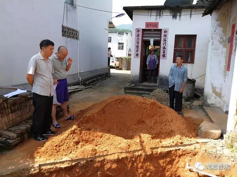 因建化粪池，上杭两兄弟互不相让，看看是怎么解决的？