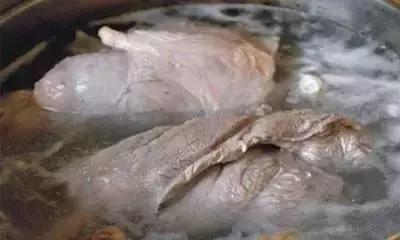 炖肉过程中加冷水还是开水,炖各种肉类为什么要焯水