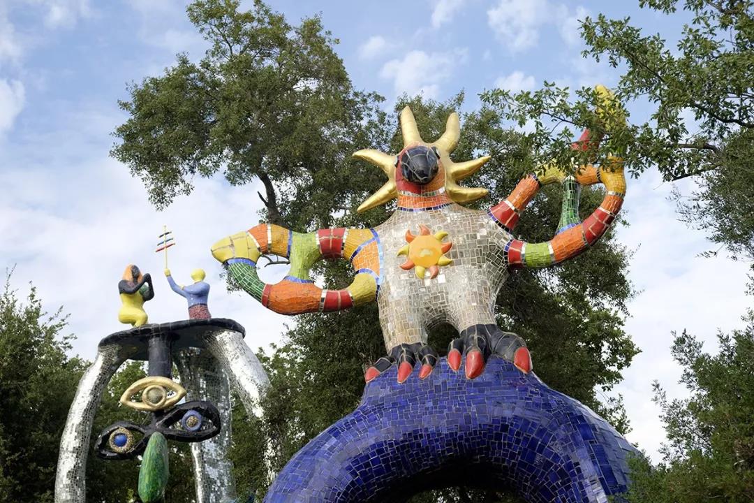 生活遭遇不幸，但她举起枪，以颜色还以痛击！