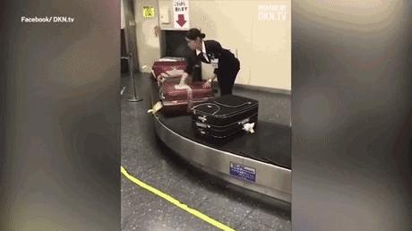 日本机场行李箱搬运,日本机场地勤搬行李