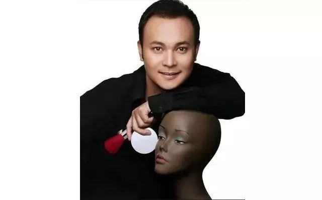 盘点那些可男可女的美妆博主,教女生化妆的男性美妆博主