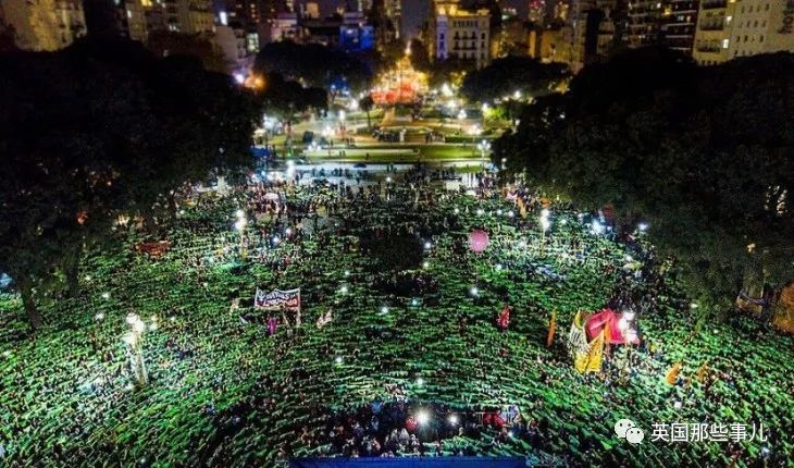 她们拼死抗争合法堕胎权利，却还是只能离胜利一步之遥……