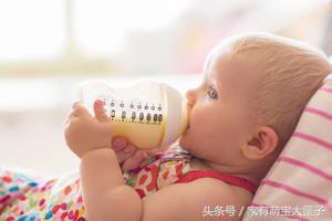 宝宝吐奶怎么办,宝宝吐奶后还想吃要喂吗