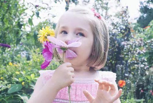 孩子臭美如何引导,女儿爱臭美如何正确引导