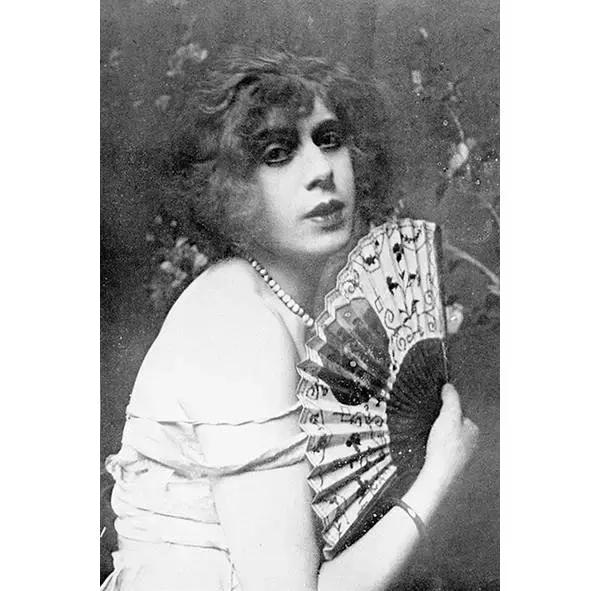 丹麦情色画家，丈夫变性做她的模特！