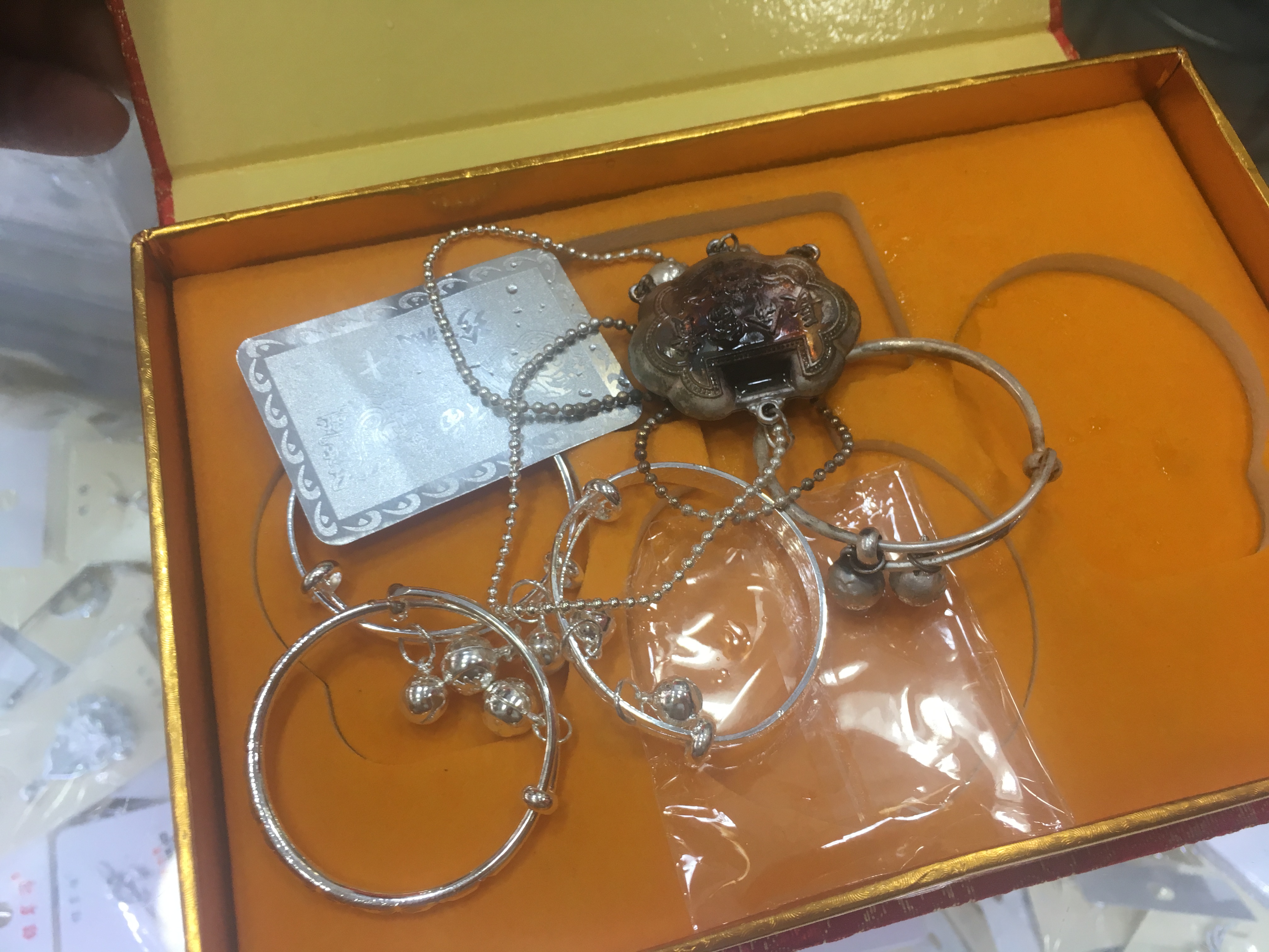 在店里面买到假的银首饰怎么维权,网上银首饰骗局