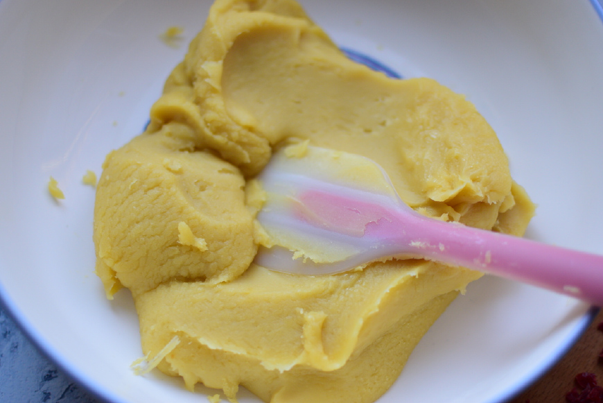 教你绿豆糕正宗的做法，软嫩香甜，还能解暑，做法简单，一看就会