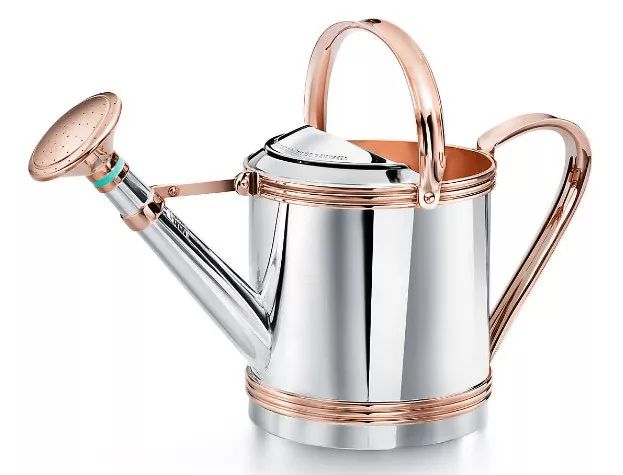 还记得你们吐槽过的Tiffany曲别针吗？王菲把它变成了耳环！