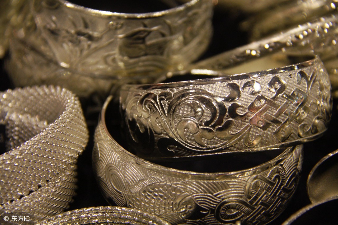 银首饰放了时间长了发红是假的吗,银首饰待久了会变色吗