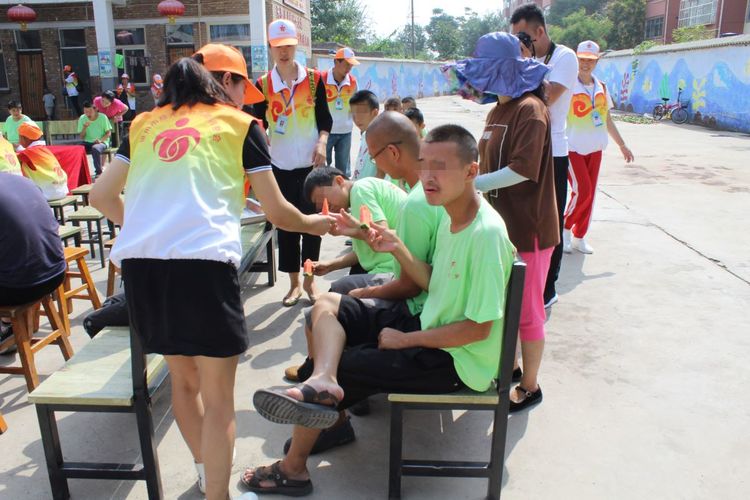 关爱聋哑伴智力障碍儿童,关爱残疾孩子