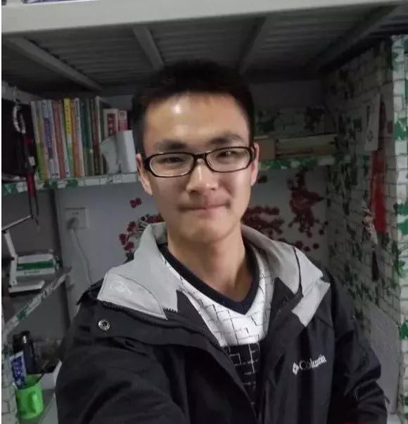 小伙戒赌2年,小伙戒烟一年后