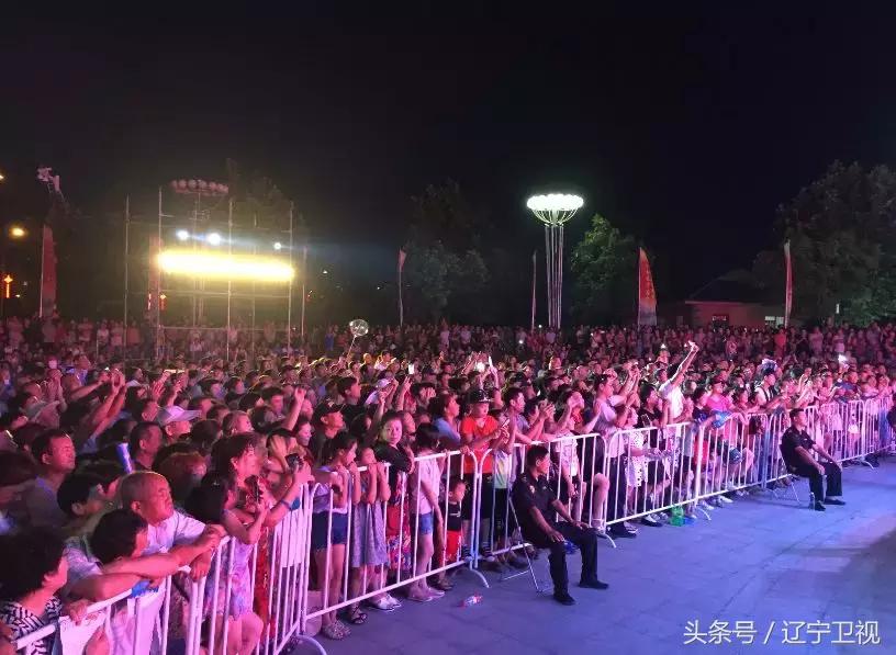 盛满欢乐，洒满真情，昨夜鸭绿江畔热情无眠！