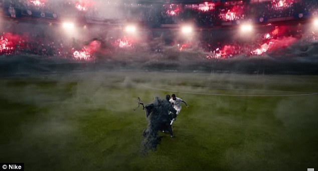 耐克球鞋创意广告,耐克广告amazing