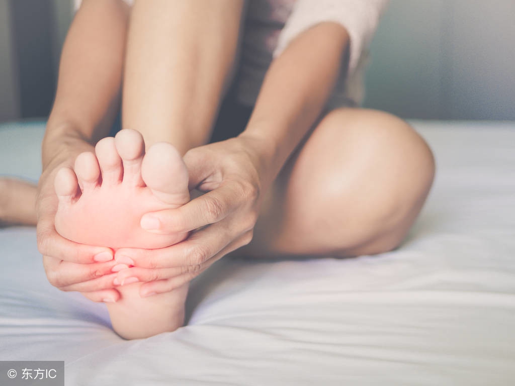 鸡眼是怎么引起的有什么偏方吗,鸡眼是怎样形成的怎么会长鸡眼呢