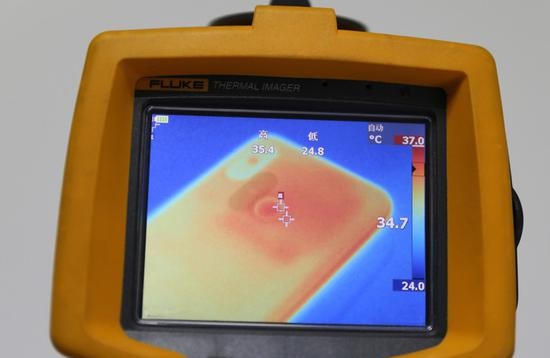 小米8和荣耀Note10哪个散热好？游戏实测温度对比