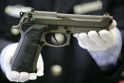 购仿真枪青年判无期后获再审什么是从新兼从轻原则能适用吗