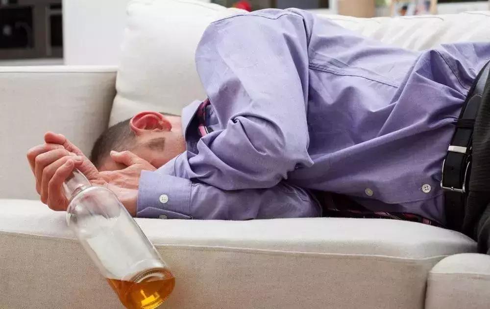 客房部醉酒客人处理流程,客人醉酒闹事如何处理