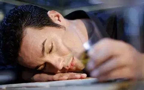 客房部醉酒客人处理流程,客人醉酒闹事如何处理