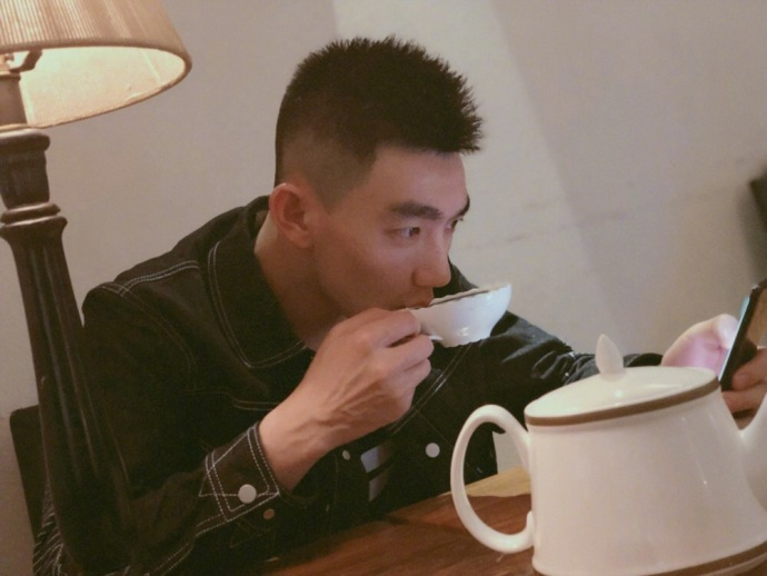 张馨予何捷高甜片段,张馨予和何捷秀亲密视频