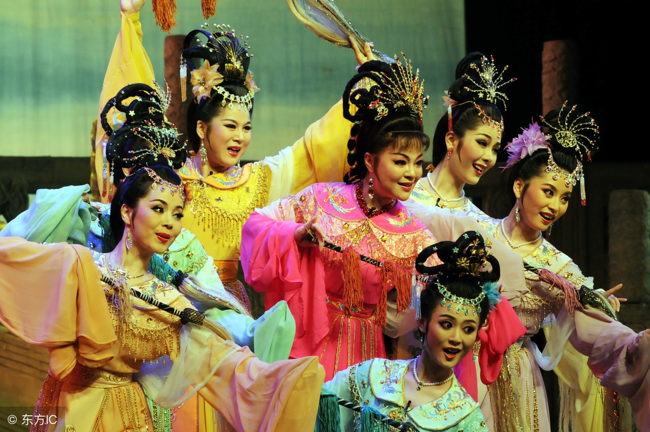 你有听过在地愿为连理枝的故事吗,在地愿作连理枝描述谁的爱情