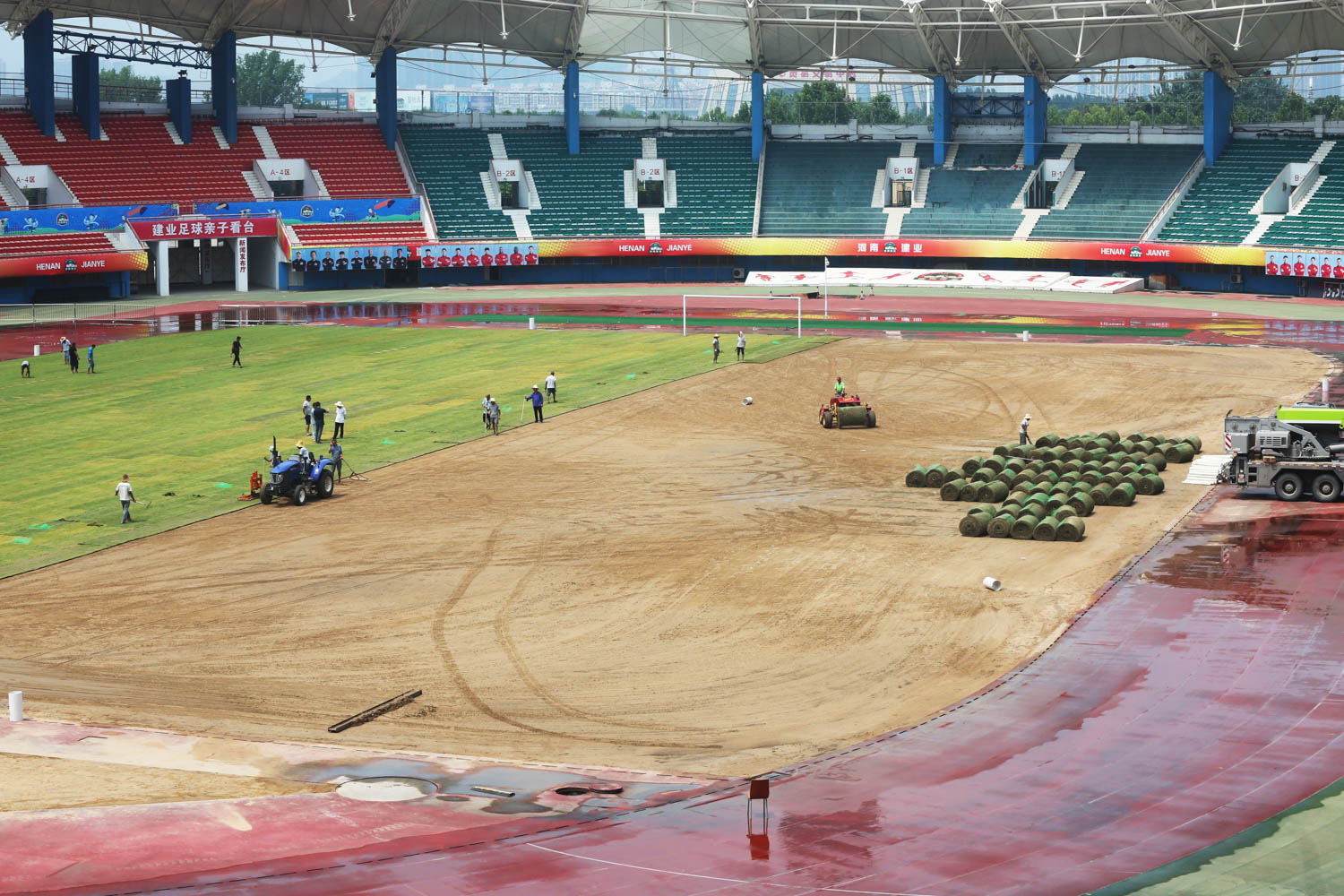 河南建业是不是换了草皮,河南建业草皮铺设