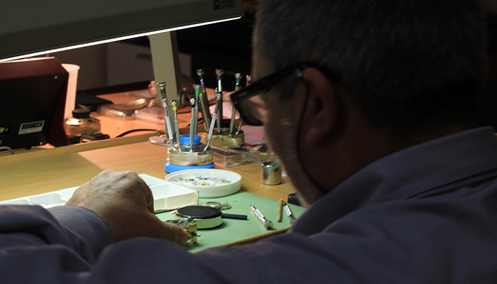 女人一定要明白，关于左手“戴高仿表”含义，别傻傻什么都不知道