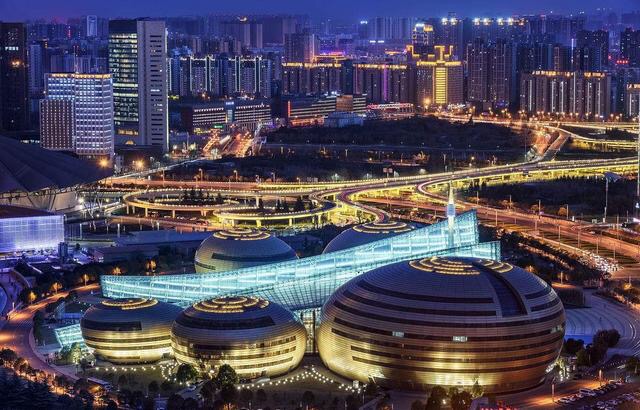 小眯探店,小眯眼探店