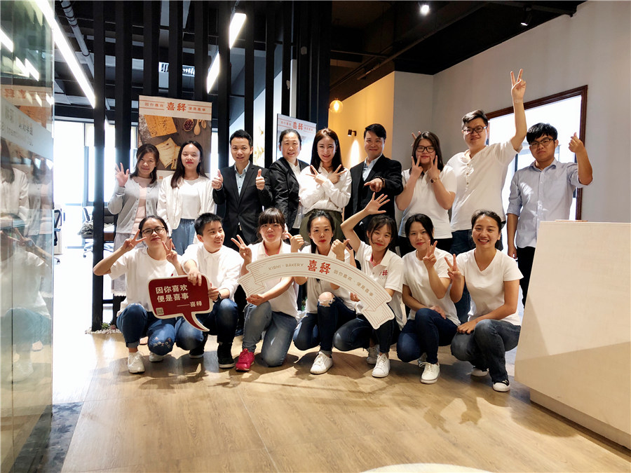 易悦｜喜释品牌创始人庄露露：全能女学霸用吐司勾勒的烘焙王国