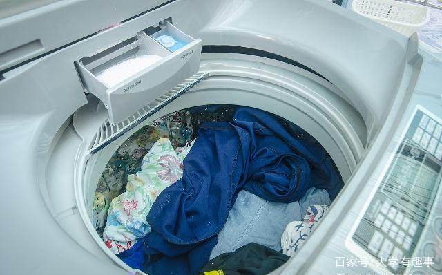 大学里千万不要用公共洗衣机，你永远不知道，到底有多脏