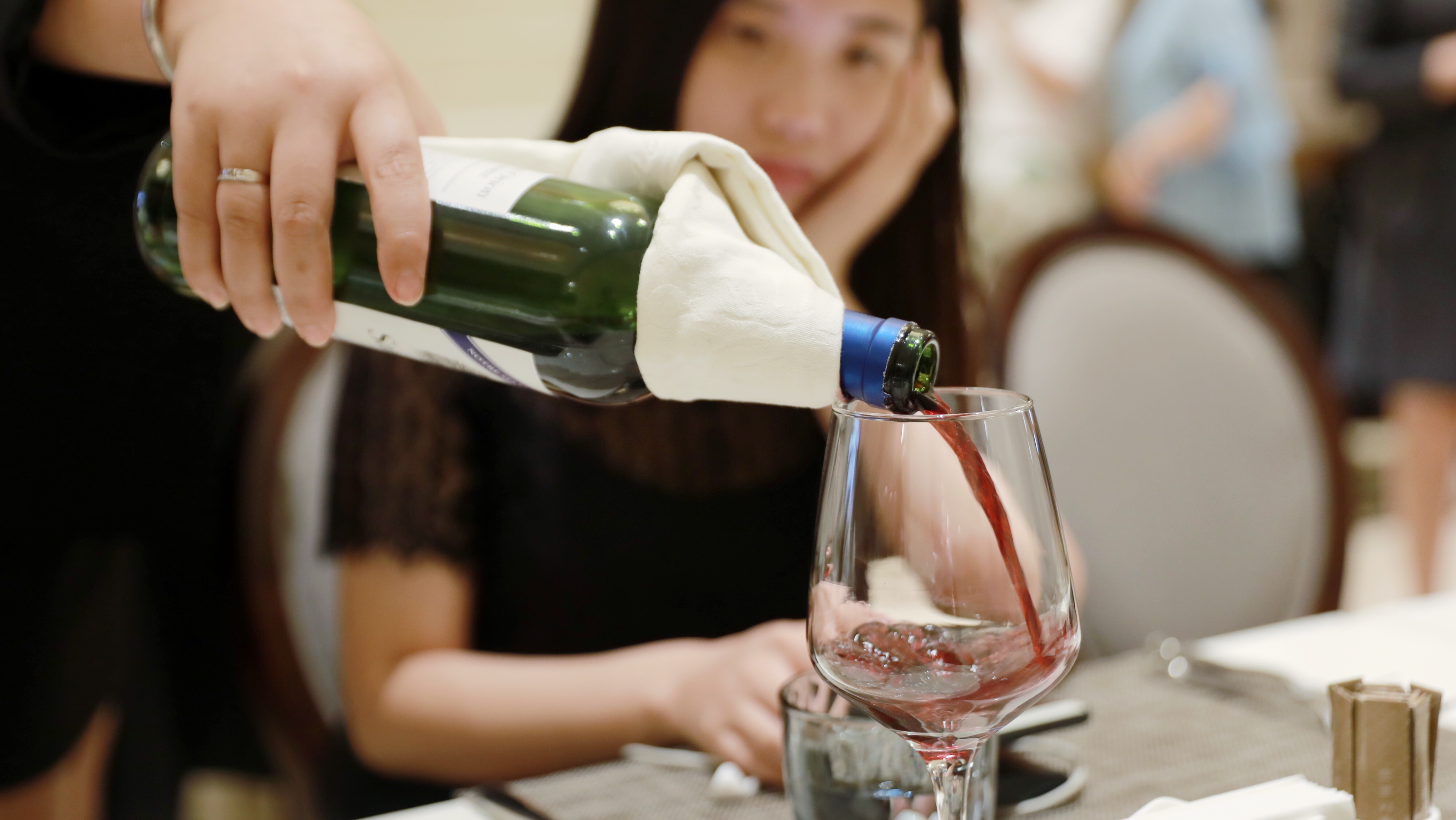 柏丽艾尚国际酒店孟州店,柏丽艾尚施婕