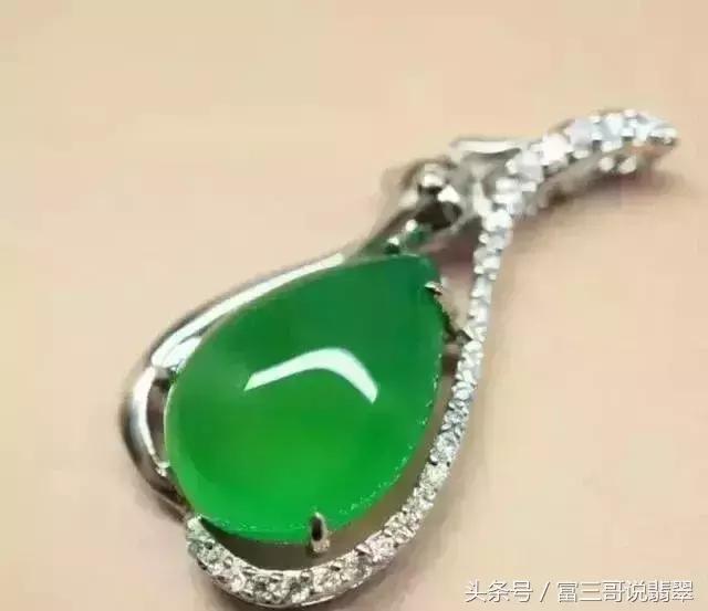 缅甸翡翠摆件翡翠观音挂件价格,花100万购买的翡翠