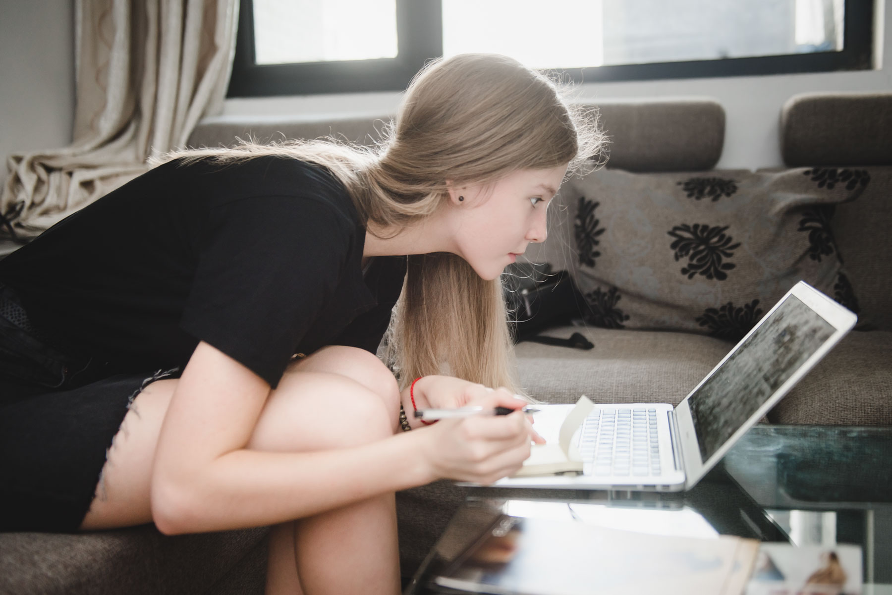 想留在中国生活的俄罗斯女孩,在中国务工的东欧姑娘